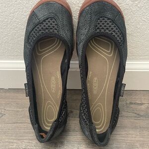 Keen Black Flats with Cushioned Sole and Breathable Design